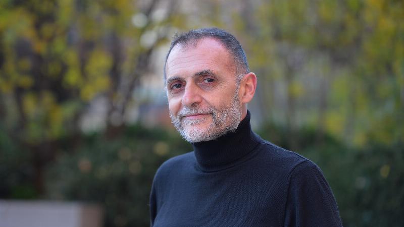Musique sacrée et grand orgue liturgique résonnant dans la majestueuse Notre-Dame de Paris
